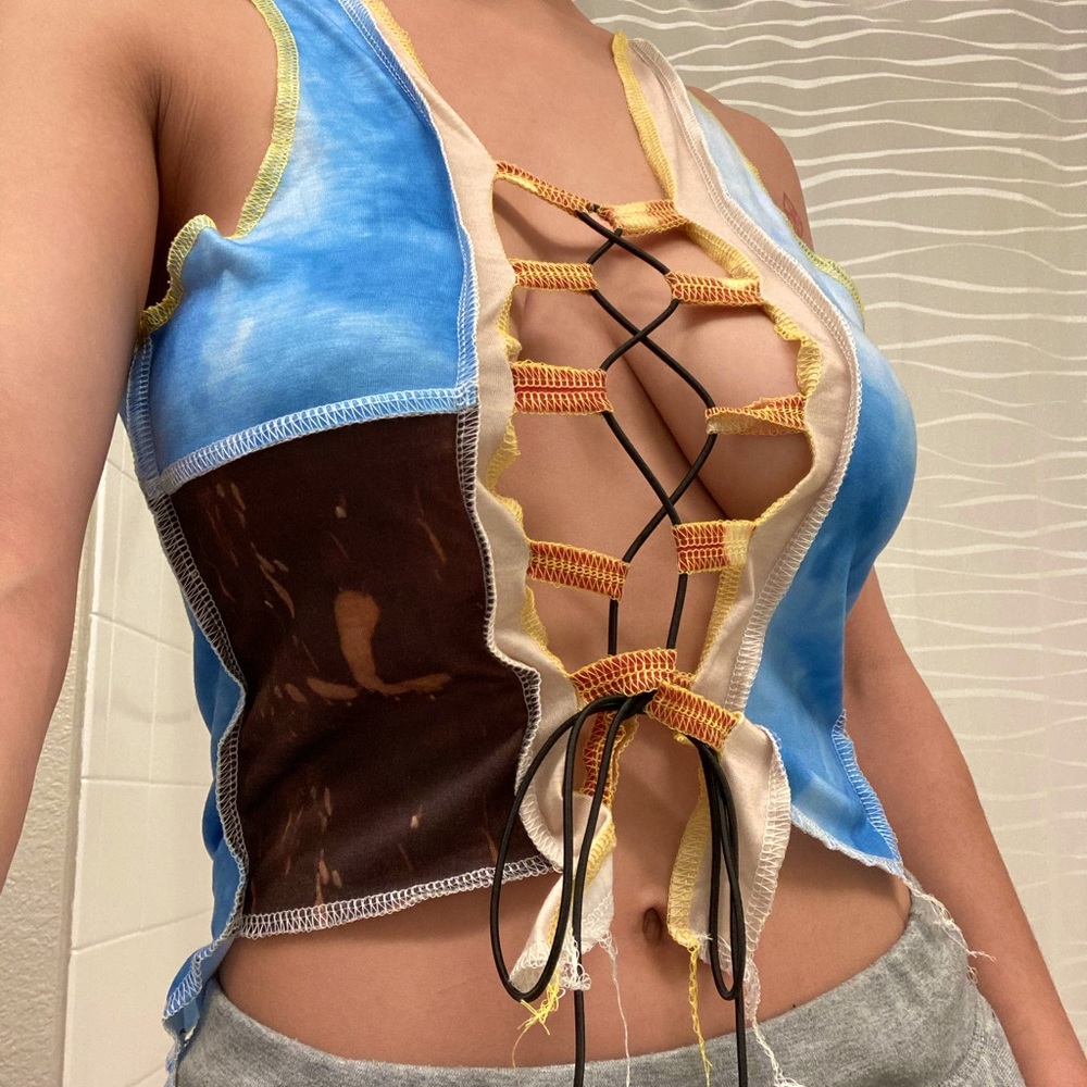 Bubblepeach sleeveless lace up top